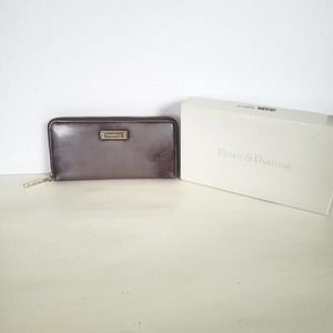 Pinky & Dianne Signature Patent Leather Zip Around‎ Large Clutch Brown Distress